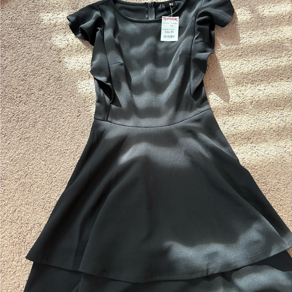 Chic Black Midi Dress with Ruffle Sleeves